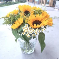 Le bouquet de saison Monsieur Fleur composé de Tournesols